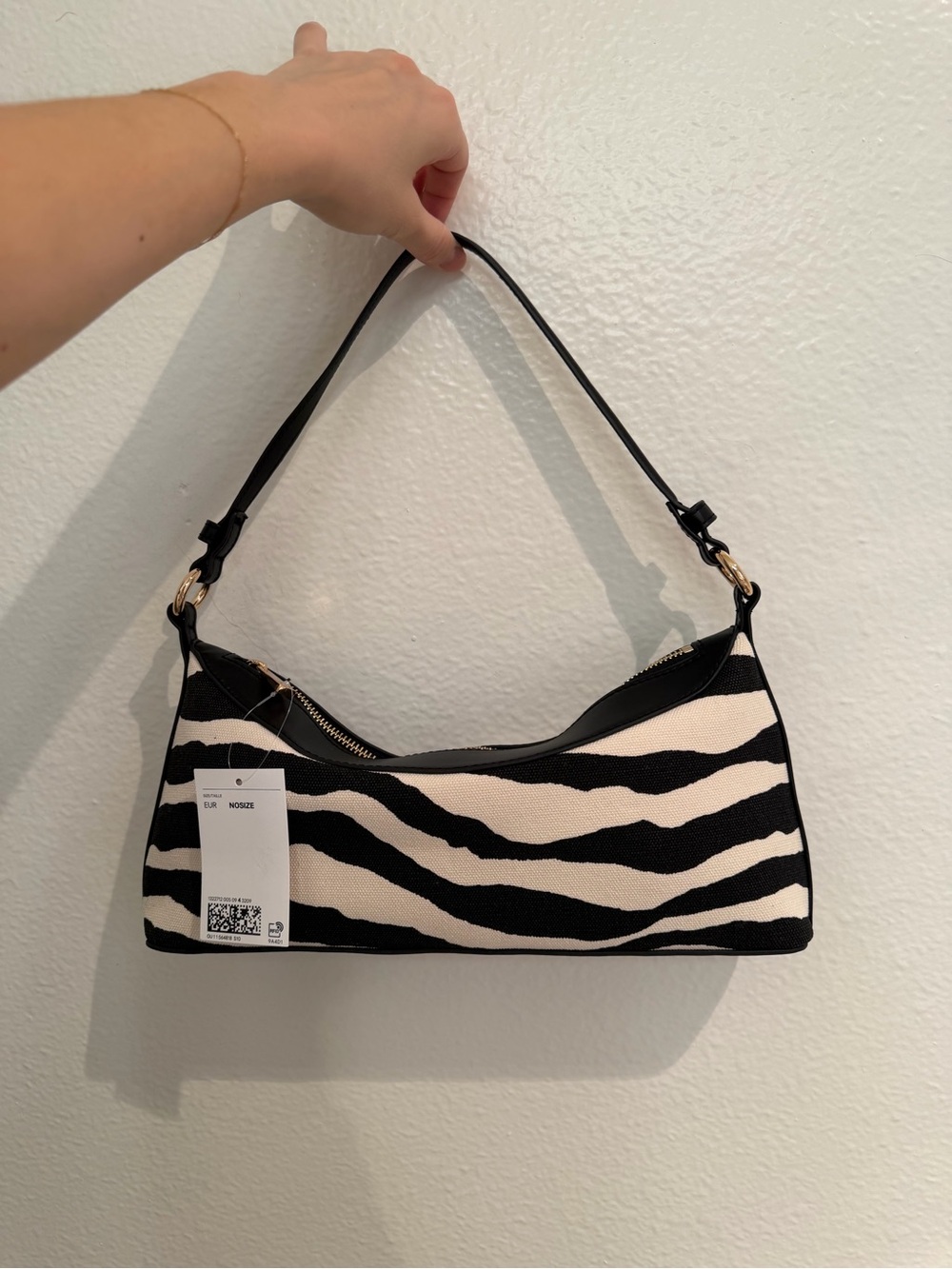 NWT! Black and Cream Zebra Shoulder Bag - Picture 3 of 5